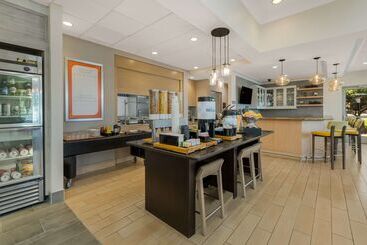 هتل Hilton Garden Inn Rockford