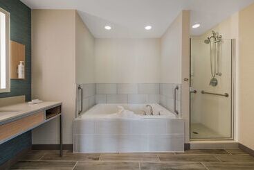 هتل Hilton Garden Inn Rockford