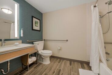 هتل Hilton Garden Inn Rockford