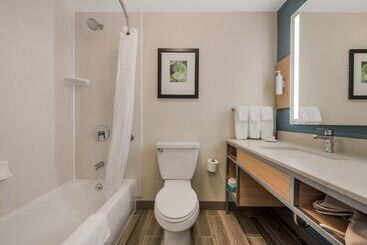 هتل Hilton Garden Inn Rockford