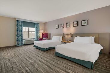 هتل Hilton Garden Inn Rockford