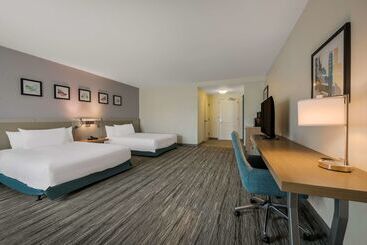 هتل Hilton Garden Inn Rockford