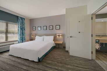 هتل Hilton Garden Inn Rockford