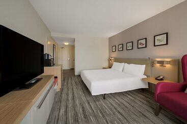هتل Hilton Garden Inn Rockford