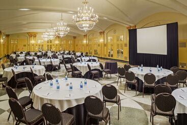 هتل Hilton President Kansas City