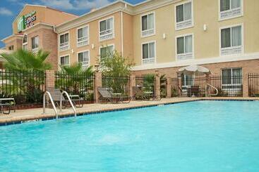 هتل Holiday Inn Express & Suites Alexandria, An Ihg