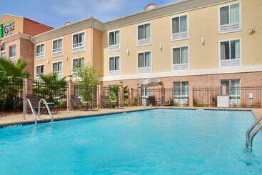 هتل Holiday Inn Express & Suites Alexandria, An Ihg