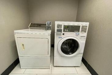 هتل Atwell Suites Austin Airport, An Ihg