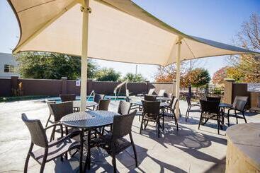 هتل Atwell Suites Austin Airport, An Ihg