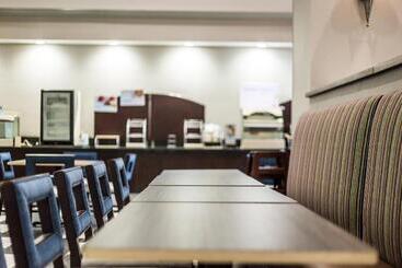 هتل Atwell Suites Austin Airport, An Ihg