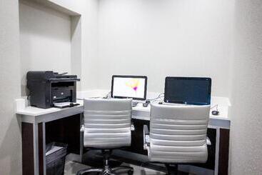 هتل Atwell Suites Austin Airport, An Ihg