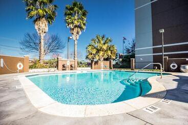 هتل Atwell Suites Austin Airport, An Ihg
