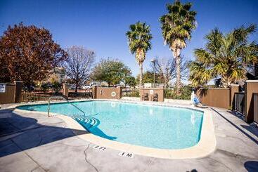 هتل Atwell Suites Austin Airport, An Ihg