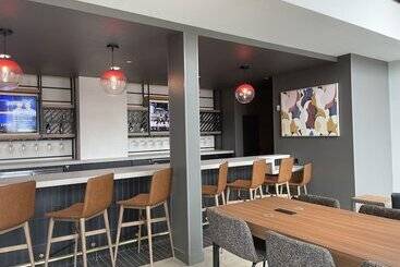 هتل Atwell Suites Austin Airport, An Ihg