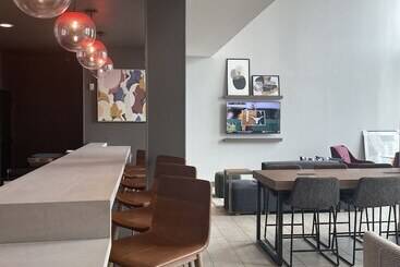 هتل Atwell Suites Austin Airport, An Ihg