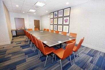 Holiday Inn Express Hotel & Suites Bethlehem Airport/allentown Area, An Ihg