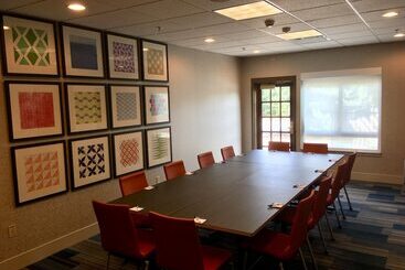 Holiday Inn Express Hotel & Suites Bethlehem Airport/allentown Area, An Ihg