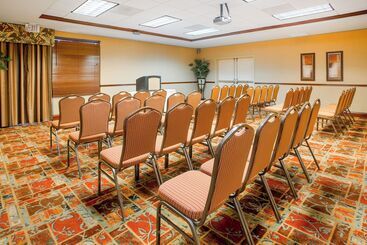 هتل Holiday Inn Express & Suites Bloomington, An Ihg