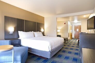 Holiday Inn Express Hotel & Suites Brookings, An Ihg