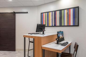 هتل Holiday Inn Express & Suites Asheville Downtown, An Ihg