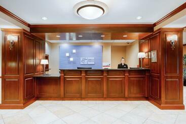 هتل Holiday Inn Express & Suites Bloomington, An Ihg