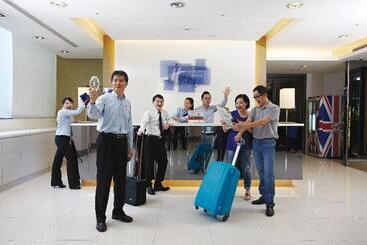 هتل Holiday Inn Express Taichung Park, An Ihg