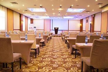 Jupiter International Hotel   Cazanchis