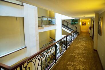 Jupiter International Hotel   Cazanchis