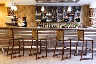 Jupiter International Hotel   Cazanchis