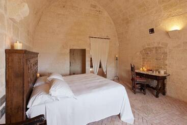 هتل Sextantio Le Grotte Della Civita