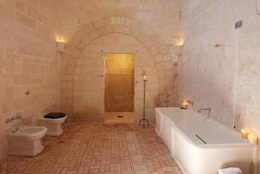 هتل Sextantio Le Grotte Della Civita
