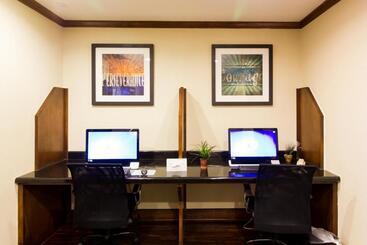 هتل Staybridge Suites Austin Airport, An Ihg