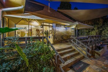 هتل Sunrock Guesthouse