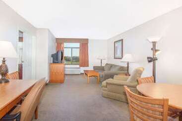 هتل Wingate By Wyndham Bentonville