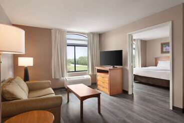 هتل Wingate By Wyndham Bentonville