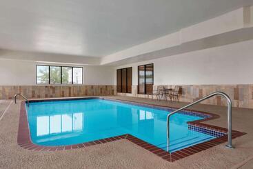 هتل Wingate By Wyndham Bentonville