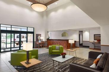 هتل Wingate By Wyndham Bentonville
