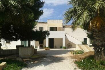 تختخواب و صبحانه Casale Laurus