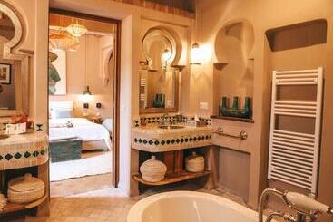 تختخواب و صبحانه Le Jardin Des Douars