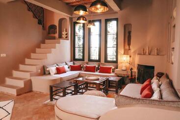تختخواب و صبحانه Le Jardin Des Douars