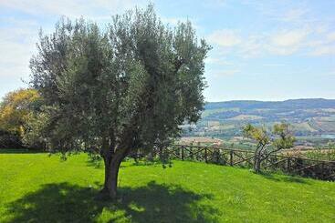 هتل Agriturismo Monte Maggio