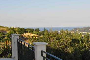 هتل Agriturismo Monte Maggio