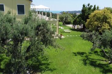 هتل Agriturismo Monte Maggio