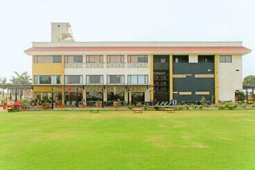 Shamrock Greens By Jardin Hotels
