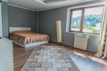 6 Apartments