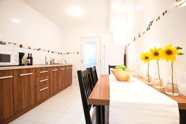 6 Apartments