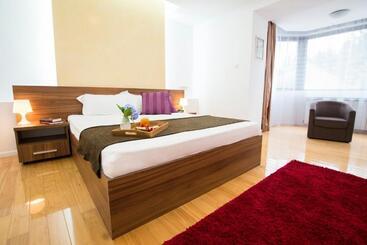 6 Apartments