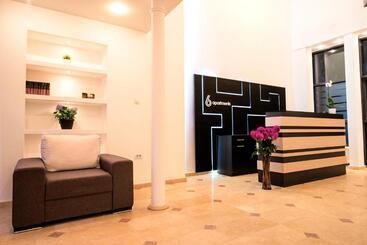6 Apartments