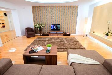 6 Apartments