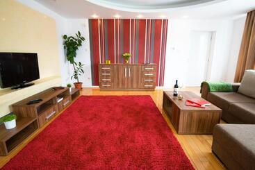 6 Apartments